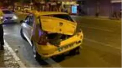 Otomobil ile çarpışan motosikletteki 1'i polis 2 kişi yaralandı Otomobil ile çarpışan motosikletteki 1'i polis 2 kişi yaralandı
