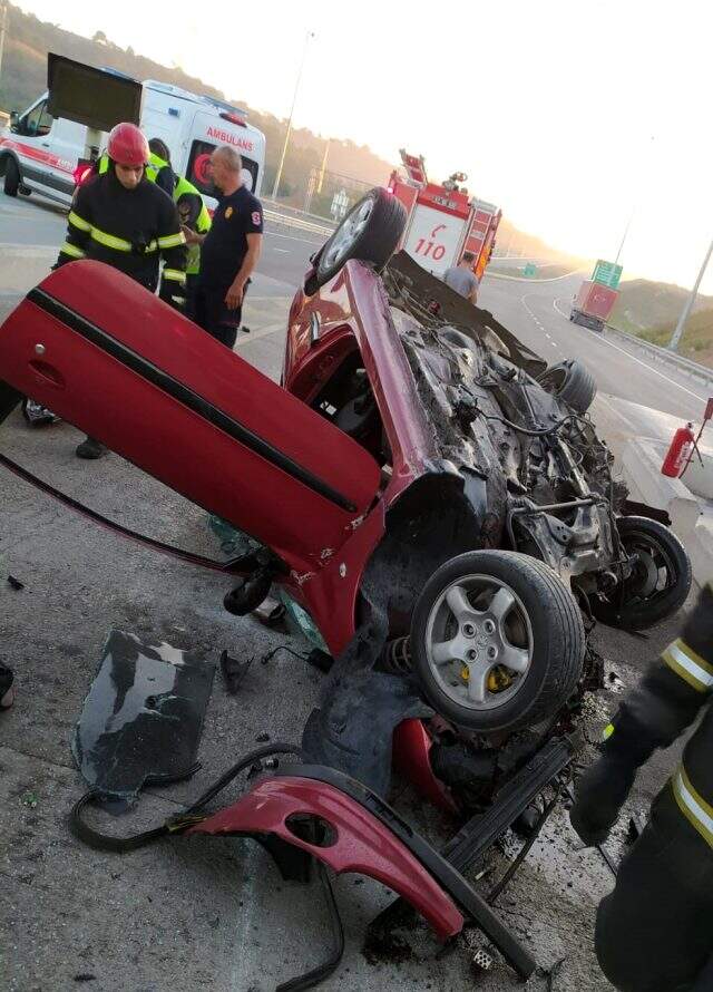 Otomobille gişelere çarpan uzman çavuş hayatını kaybetti