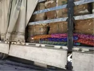 Pamuk balyalarının arasına gizlenen kumaş gümrüğe takıldı Pamuk balyalarının arasına gizlenen kumaş gümrüğe takıldı