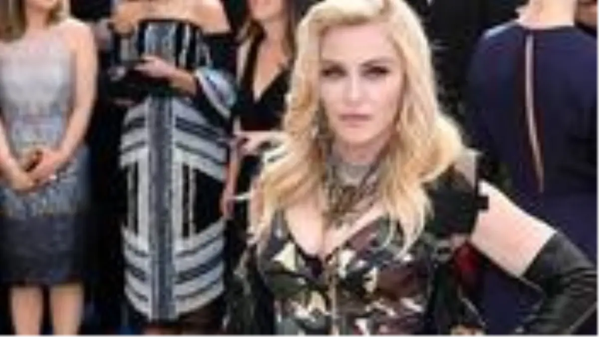 Rusya, eşcinsellerin haklarını savunan Madonna'ya 1 milyon dolar ceza kesti