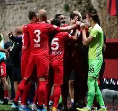 TFF 1. Lig Play-Off Yarı Final: Karagümrük: 1 Akhisarspor: 1 (İlk yarı) TFF 1. Lig Play-Off Yarı Final: Karagümrük: 1 Akhisarspor: 1 (İlk yarı)