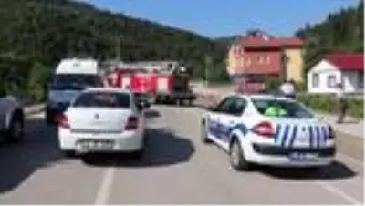Tır ile otomobil çarpıştı: 3 ölü Tır ile otomobil çarpıştı: 3 ölü