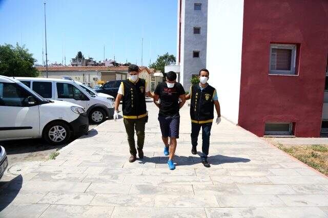 Yaşlı kadın, oğlunun düğün parasını kapkaççılara kaptırdı! Olay güvenlik kameralarına yansıdı