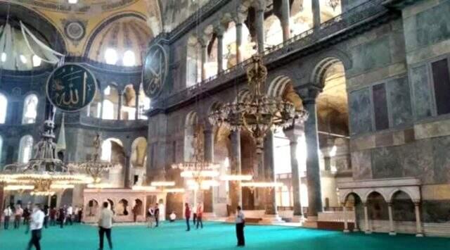 24 Temmuz'da ibadete açılacak Ayasofya Camii'nin içerisinden ilk görüntüler paylaşıldı 24 Temmuz'da ibadete açılacak Ayasofya Camii'nin içerisinden ilk görüntüler paylaşıldı