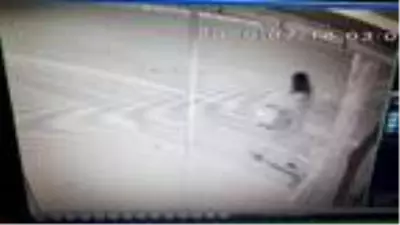 4 aydır kayıp olan kızlarının dükkanlarını soyduğunu iddia ettiler 4 aydır kayıp olan kızlarının dükkanlarını soyduğunu iddia ettiler