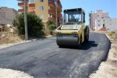Aliağa'da asfaltlama çalışmaları tüm hızıyla sürüyor Aliağa'da asfaltlama çalışmaları tüm hızıyla sürüyor