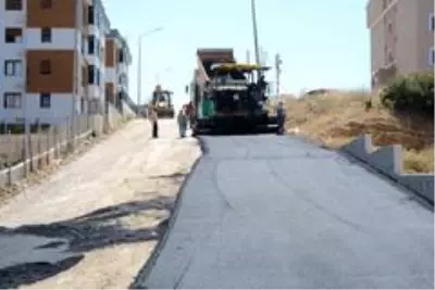 Aliağa'da asfaltlama çalışmaları tüm hızıyla sürüyor Aliağa'da asfaltlama çalışmaları tüm hızıyla sürüyor