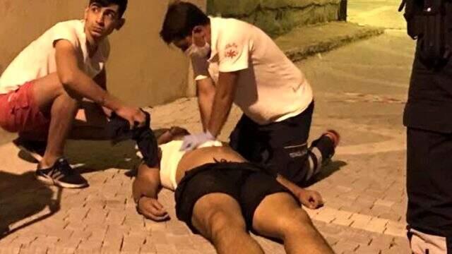 Almanya'dan tatil için Kuşadası'na gelen gurbetçi vatandaş, kalbinden bıçaklandı Almanya'dan tatil için Kuşadası'na gelen gurbetçi vatandaş, kalbinden bıçaklandı