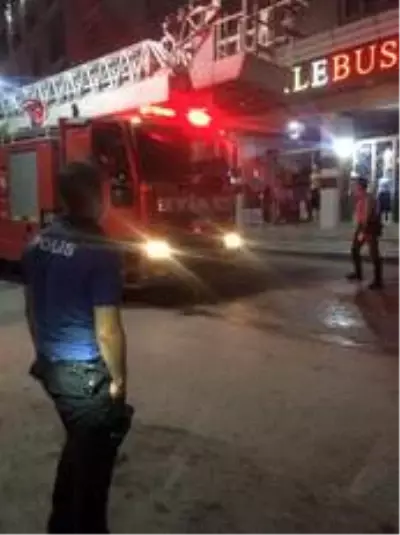 Son Dakika: Apartmanda korkutan yangın Son Dakika: Apartmanda korkutan yangın