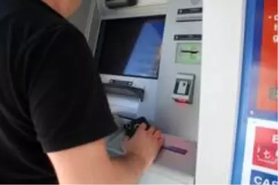 ATM farelerinin mağdur ettiği muhtar konuştu: 'Telefonuma gelen mesajla soyulduğumu anladım' ATM farelerinin mağdur ettiği muhtar konuştu: 'Telefonuma gelen mesajla soyulduğumu anladım'