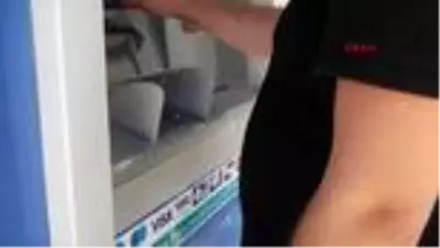 Tekirdağ'da dolandırıcılar, bir bankamatikten işlem yapan vatandaşların tüm paralarını cebe indirdi Tekirdağ'da dolandırıcılar, bir bankamatikten işlem yapan vatandaşların tüm paralarını cebe indirdi