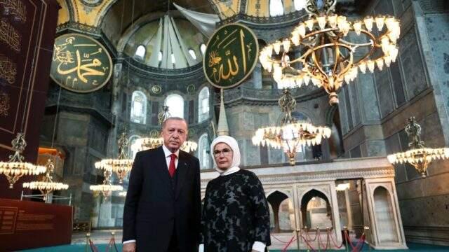 Ayasofya Camii'ndeki freskleri kapatacak perdeler görüntülendi Ayasofya Camii'ndeki freskleri kapatacak perdeler görüntülendi