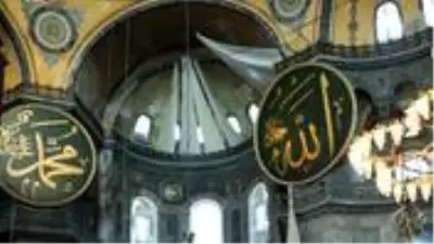 Ayasofya Camii'ndeki freskleri kapatacak perdeler görüntülendi Ayasofya Camii'ndeki freskleri kapatacak perdeler görüntülendi