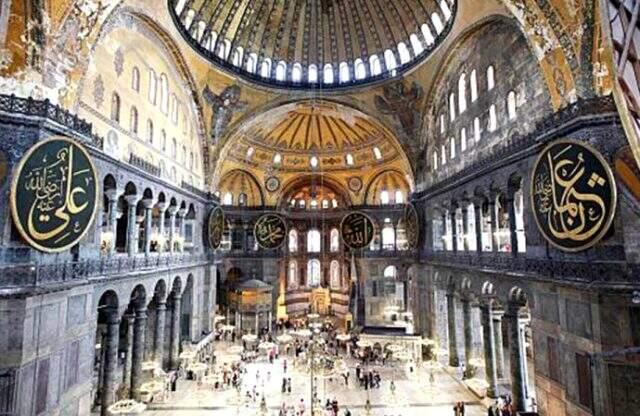 Ayasofya Camii'ndeki freskleri kapatacak perdeler görüntülendi Ayasofya Camii'ndeki freskleri kapatacak perdeler görüntülendi