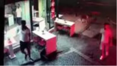 Almanya'dan tatil için Kuşadası'na gelen gurbetçi vatandaş, kalbinden bıçaklandı Almanya'dan tatil için Kuşadası'na gelen gurbetçi vatandaş, kalbinden bıçaklandı