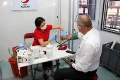 Bakan Öztürk'ten kan bağışı kampanyasına destek