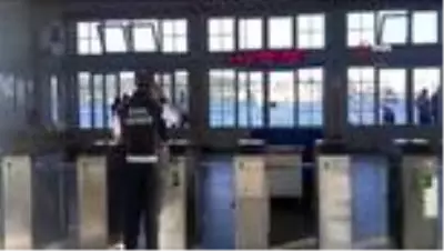 Beşiktaş'ta boğaza yüzmek için giren bir kişi boğularak can verdi Beşiktaş'ta boğaza yüzmek için giren bir kişi boğularak can verdi