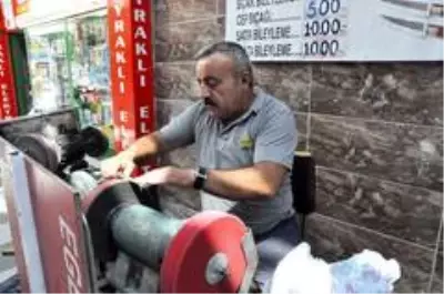 Bıçakçılarda kurban mesaisi başladı Bıçakçılarda kurban mesaisi başladı