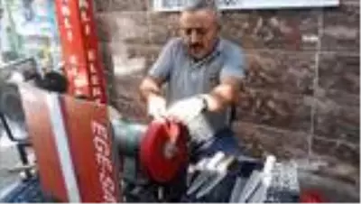 Bıçakçılarda kurban mesaisi başladı Bıçakçılarda kurban mesaisi başladı