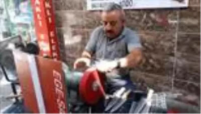 Bıçakçılarda kurban mesaisi başladı Bıçakçılarda kurban mesaisi başladı