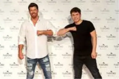 Can Yaman Tudors ile el sıkıştı Can Yaman Tudors ile el sıkıştı