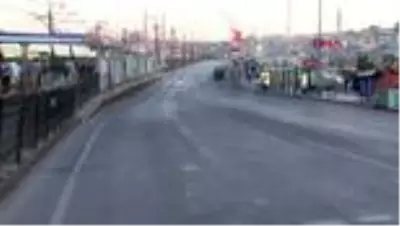 GALATA KÖPRÜSÜ ARAÇ TRAFİĞİNE KAPATILDI GALATA KÖPRÜSÜ ARAÇ TRAFİĞİNE KAPATILDI