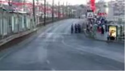 GALATA KÖPRÜSÜ ARAÇ TRAFİĞİNE KAPATILDI GALATA KÖPRÜSÜ ARAÇ TRAFİĞİNE KAPATILDI