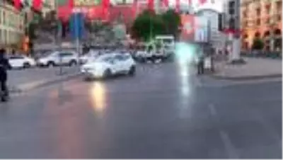 GALATA KÖPRÜSÜ ARAÇ TRAFİĞİNE KAPATILDI GALATA KÖPRÜSÜ ARAÇ TRAFİĞİNE KAPATILDI
