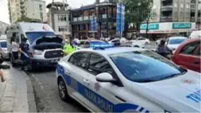 Hasta taşıyan ambulans kaza yaptı Hasta taşıyan ambulans kaza yaptı