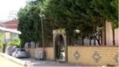 İmam, cami avlusunda kendini asan genci ölümden kurtardı İmam, cami avlusunda kendini asan genci ölümden kurtardı