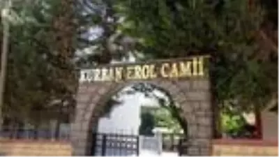 İmam, cami avlusunda kendini asan genci ölümden kurtardı İmam, cami avlusunda kendini asan genci ölümden kurtardı