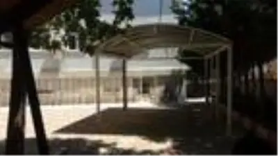 İmam, cami avlusunda kendini asan genci ölümden kurtardı İmam, cami avlusunda kendini asan genci ölümden kurtardı