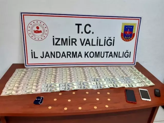 İzmir�de kendilerini polis olarak tanıtan dolandırıcılar vatandaşı