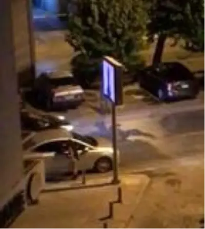 Kentin en işlek caddesinde yapılan fuhuş pazarlığı vatandaşları isyan ettirdi Kentin en işlek caddesinde yapılan fuhuş pazarlığı vatandaşları isyan ettirdi
