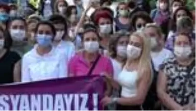 İzmit'te 'kadın cinayetleri' protestosu İzmit'te 'kadın cinayetleri' protestosu