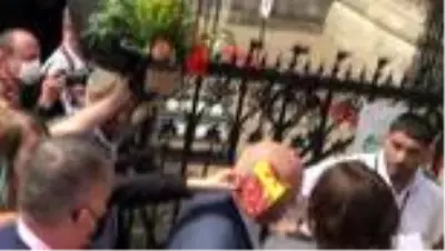 Johnny Depp'e mahkeme girişi hayranlarından yoğun ilgi Johnny Depp'e mahkeme girişi hayranlarından yoğun ilgi