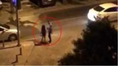 İzmir'in en işlek caddesinde yapılan fuhuş pazarlığı vatandaşları isyan ettirdi İzmir'in en işlek caddesinde yapılan fuhuş pazarlığı vatandaşları isyan ettirdi