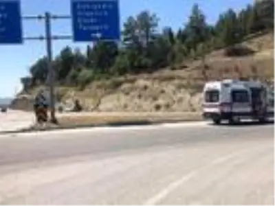 Kütahya'da iki otomobil çarpıştı Kütahya'da iki otomobil çarpıştı