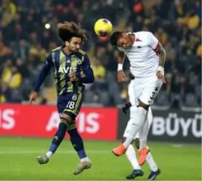 Sadık Çiftpınar, önümüzdeki sezonda da Fenerbahçe forması giyecek Sadık Çiftpınar, önümüzdeki sezonda da Fenerbahçe forması giyecek