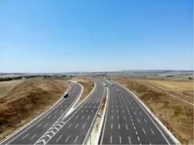 Dört araçlık tünelleriyle dünyada bir ilk olan Kuzey Marmara Otoyolu'na sona gelindi Dört araçlık tünelleriyle dünyada bir ilk olan Kuzey Marmara Otoyolu'na sona gelindi