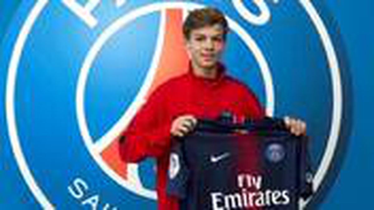 PSG, genç futbolcular Michut ve Gassama ile sözleşme imzaladı
