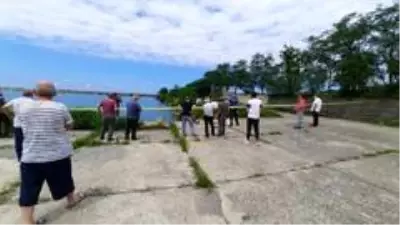 Rize'de denizde kalp krizi geçiren emekli okul müdürü hayatını kaybetti Rize'de denizde kalp krizi geçiren emekli okul müdürü hayatını kaybetti