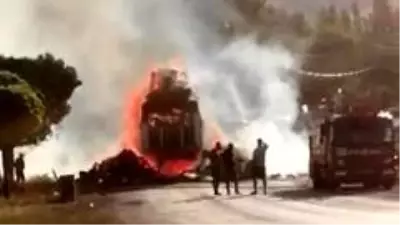 Saman yüklü tır alev alev yandı Saman yüklü tır alev alev yandı