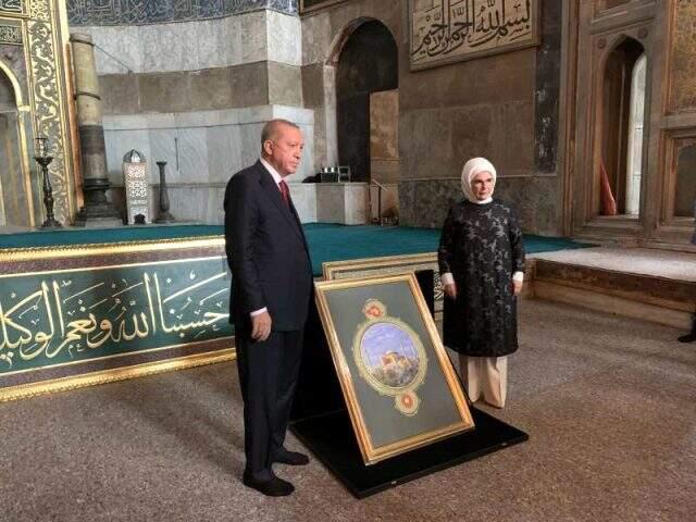 Tarihi güne saatler kala Erdoğan ve Bahçeli'den Ayasofya Camisi'ne sürpriz ziyaret Tarihi güne saatler kala Erdoğan ve Bahçeli'den Ayasofya Camisi'ne sürpriz ziyaret