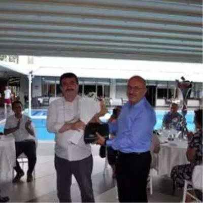 Tayini çıkan şube müdürlerine veda yemeği Tayini çıkan şube müdürlerine veda yemeği