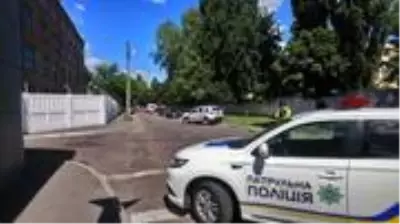 Son dakika haberleri! Ukrayna'da rehin aldığı polisi serbest bırakan saldırgan ormanlık alana kaçtı Son dakika haberleri! Ukrayna'da rehin aldığı polisi serbest bırakan saldırgan ormanlık alana kaçtı