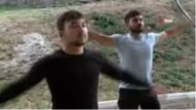 Yöresel kıyafetli kadınlara spor eğitimi Yöresel kıyafetli kadınlara spor eğitimi