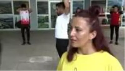 Yöresel kıyafetli kadınlara spor eğitimi Yöresel kıyafetli kadınlara spor eğitimi