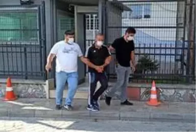 Yüksek sesle konuştuğu için kendisini uyaran şahsı 5 yerinden bıçaklayan şüpheli yakalandı Yüksek sesle konuştuğu için kendisini uyaran şahsı 5 yerinden bıçaklayan şüpheli yakalandı