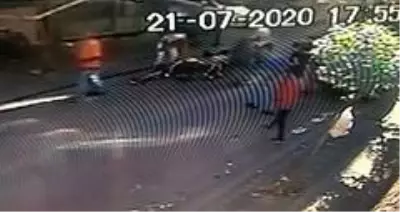 Zeytinburnu'nda silahlı saldırı anı kamerada Zeytinburnu'nda silahlı saldırı anı kamerada